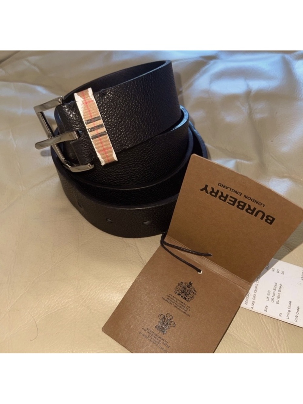 Burberry Black Leather Men's Belt with Haymarket Accent - Picture 6 of 10